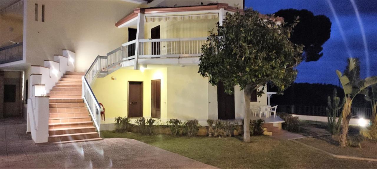 Appartamenti In Villa Polimnia Fontane Bianche Luaran gambar
