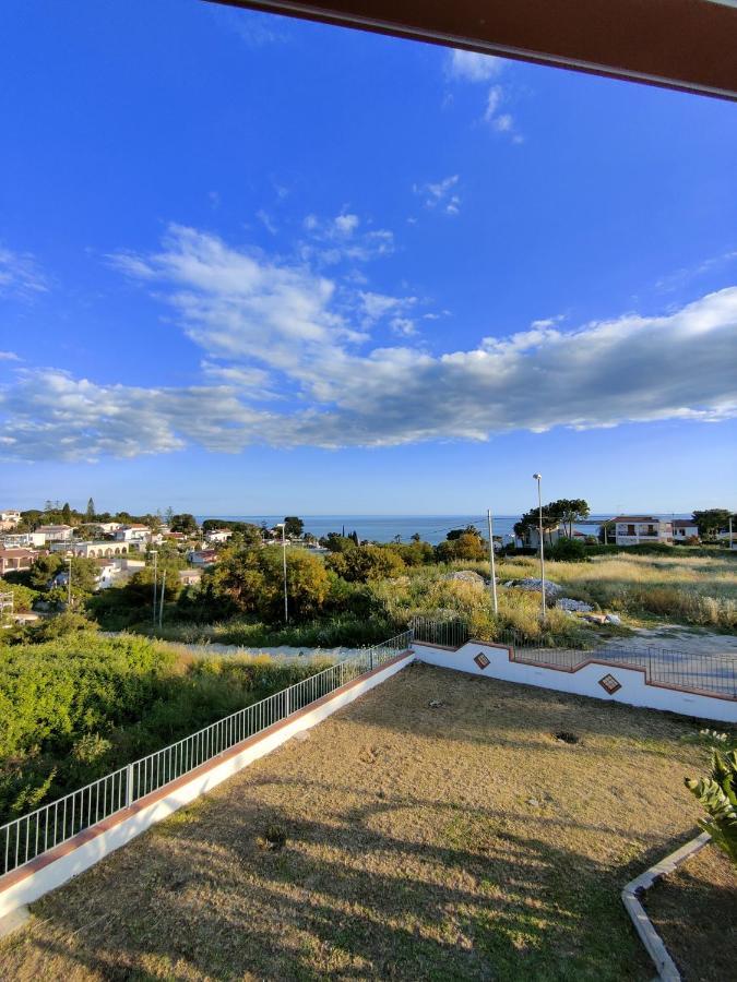Appartamenti In Villa Polimnia Fontane Bianche Luaran gambar