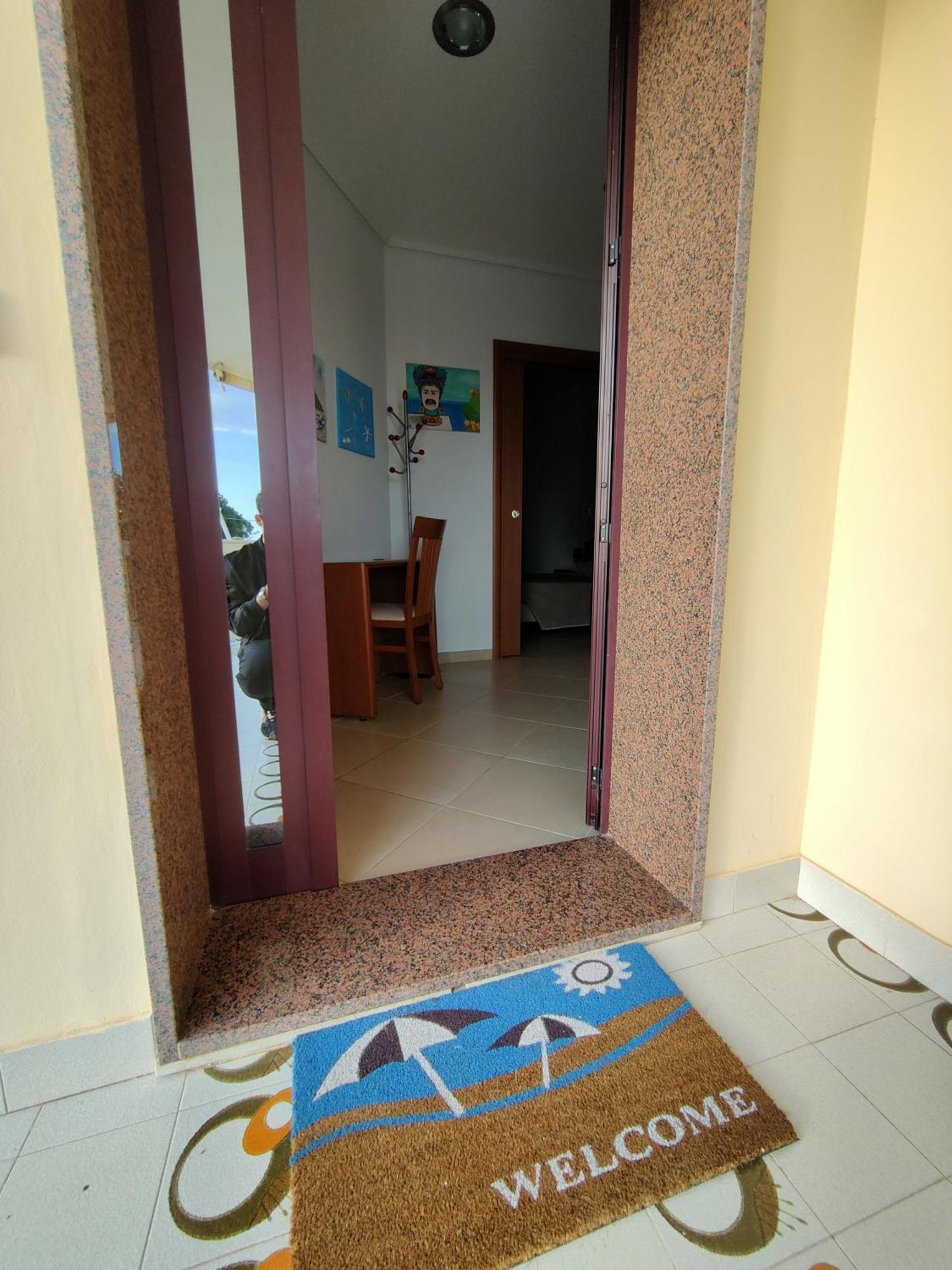 Appartamenti In Villa Polimnia Fontane Bianche Bilik gambar